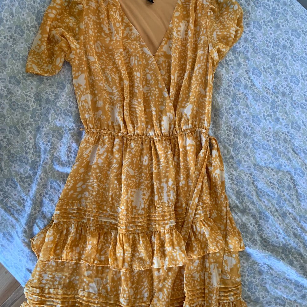 Simply Vera Vera Wang yellow and white splatter dress!
